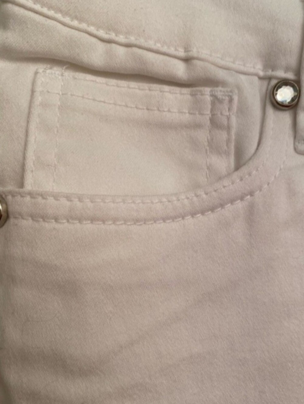 Venus Women’s Size 10 White Skinny Jeans with Floral Decals on the Legs NWOT - Picture 6 of 9